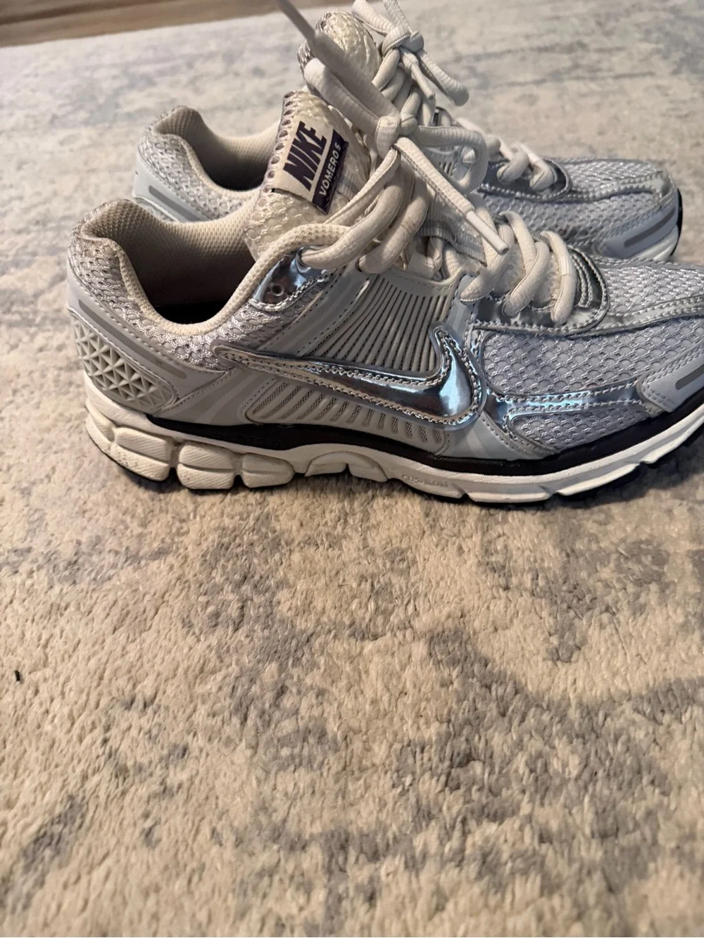 Nike Kids Silver and Light Grey Mesh Sneakers